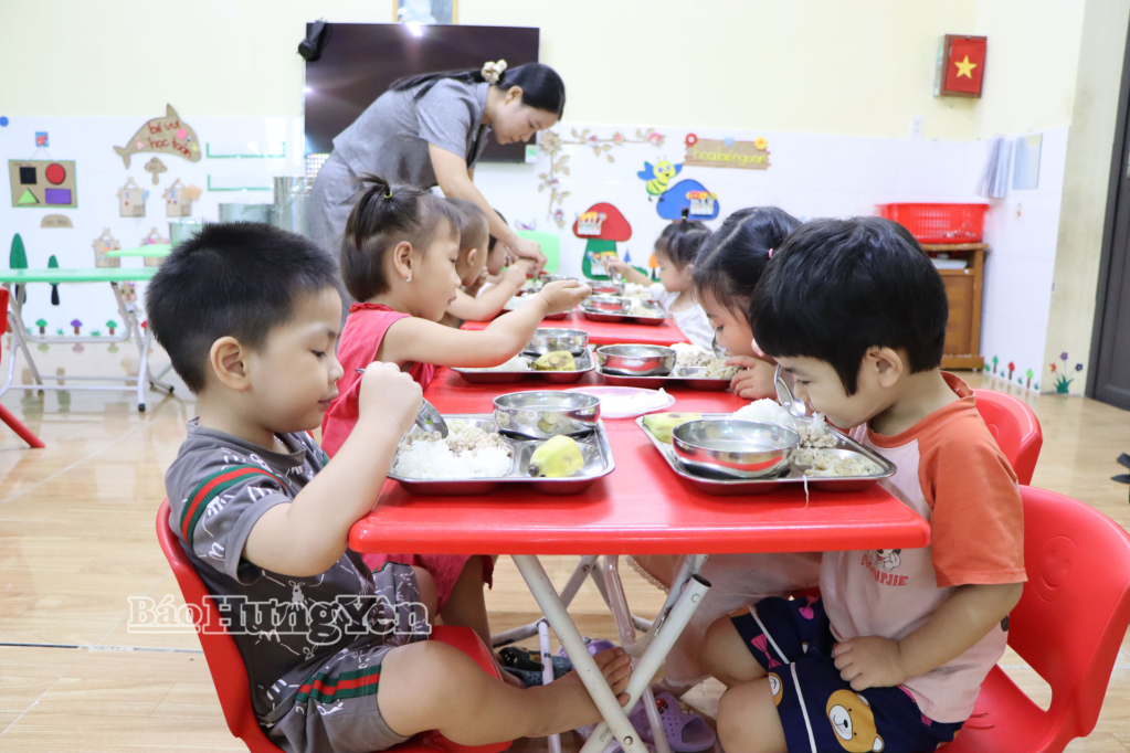 250 trẻ ăn bán trú tại trường Mầm non Vũ Quý.