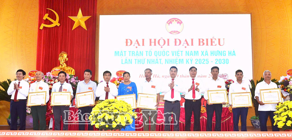 Xã Hưng Hà khen thưởng 8 tập thể tiêu biểu trong phong trào ủng hộ Nhân dân Cuba.