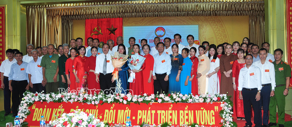 Ủy ban MTTQ Việt Nam xã Ngự Thiên khóa I, nhiệm kỳ 2025 - 2030 ra mắt tại Đại hội.