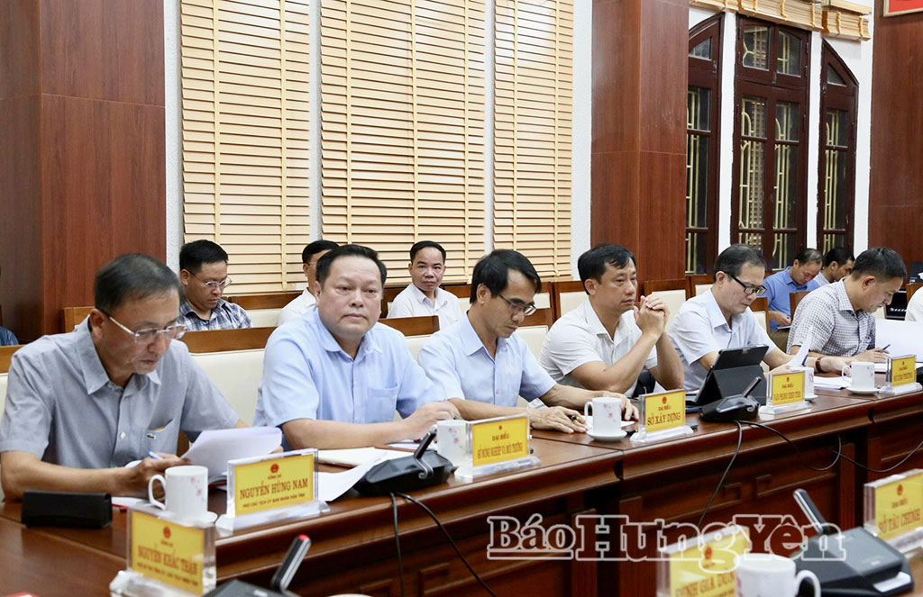Các đại biểu dự phiên họp.