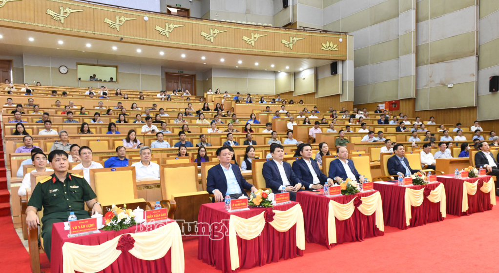 Các đại biểu dự lễ phát động.