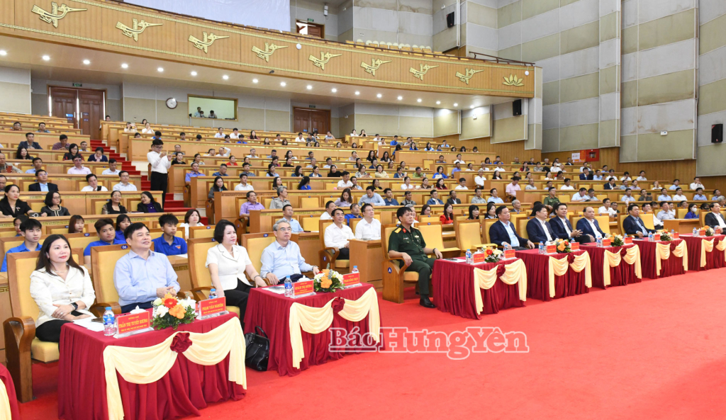 Các đại biểu dự lễ phát động.