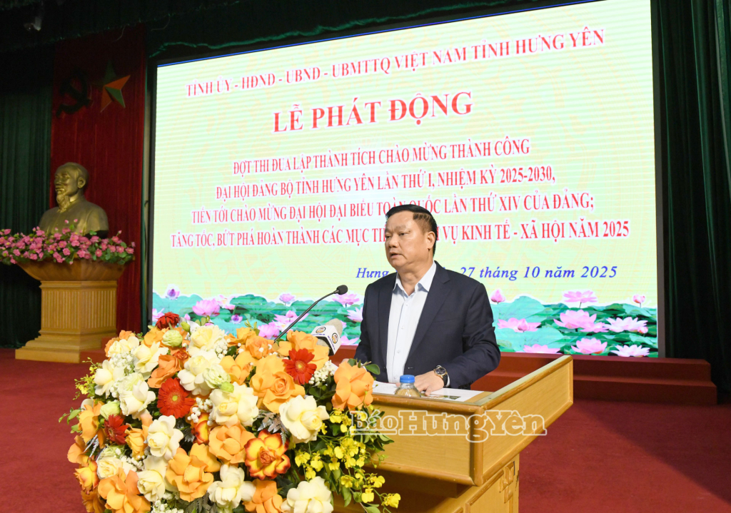 Đồng chí Nguyễn Khắc Thận, Phó Bí thư Tỉnh ủy, Chủ tịch UBND tỉnh, Chủ tịch Hội đồng Thi đua - Khen thưởng tỉnh phát biểu phát động đợt thi đua.