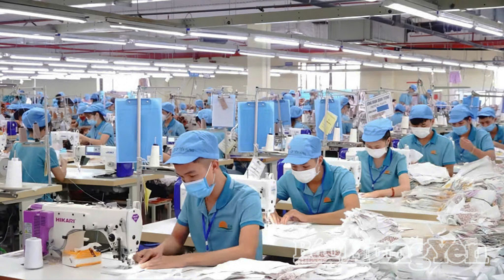 Sản phẩm may mặc của Công ty Cổ phần Tiên Hưng (xã Hoàng Hoa Thám) xuất khẩu ổn định vào thị trường EU.