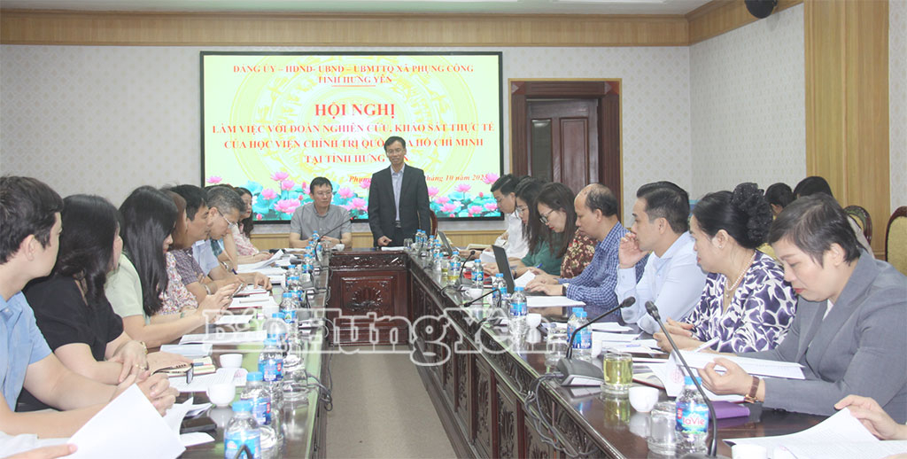 Các đại biểu dự buổi làm việc. 