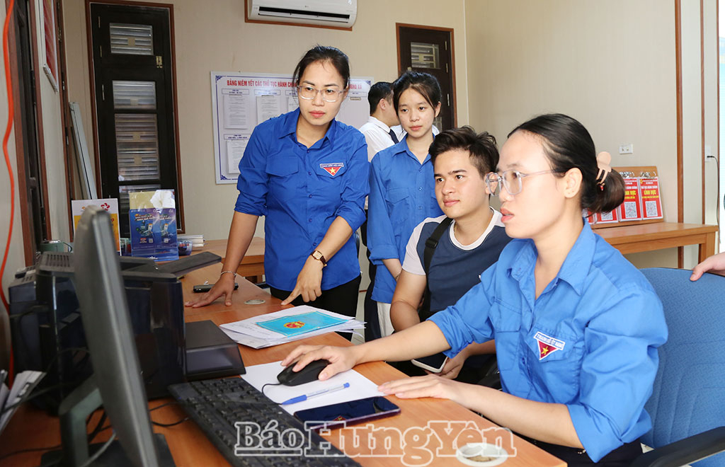 Thanh niên tích cực tham gia chuyển đổi số.