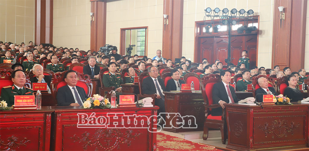 Chủ tịch nước Lương Cường cùng các đại biểu dự buổi lễ.