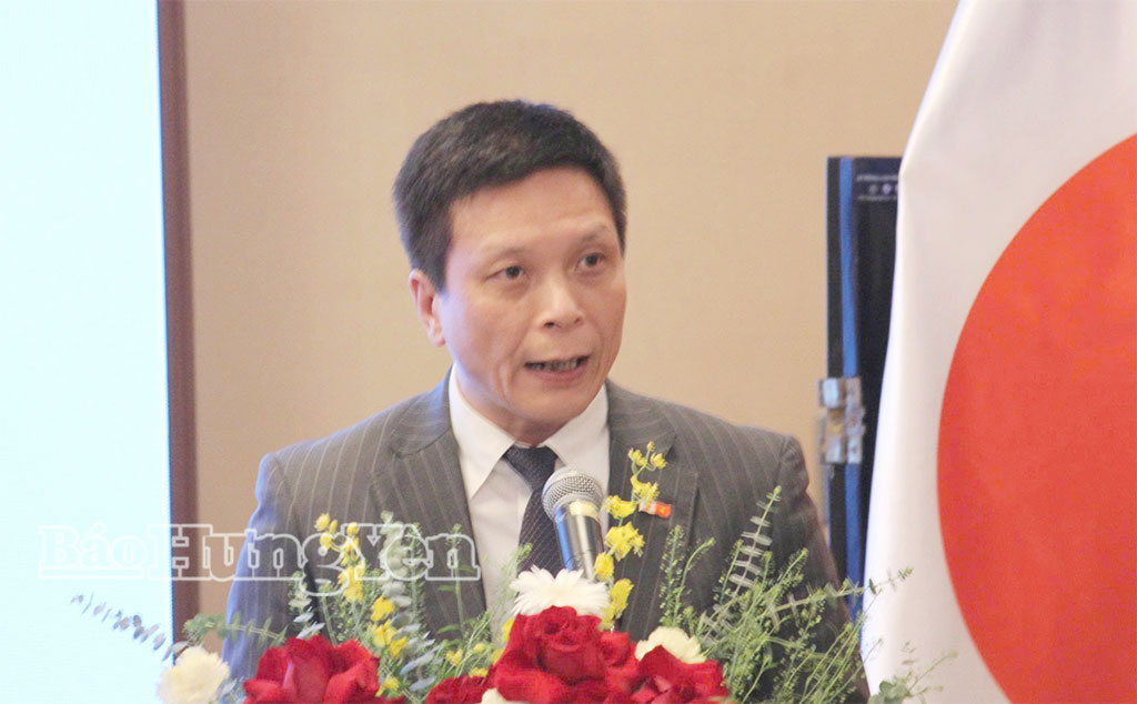 Đồng chí Nguyễn Sáu, Công sứ Đại sứ quán Việt Nam tại Nhật Bản phát biểu tại hội nghị.