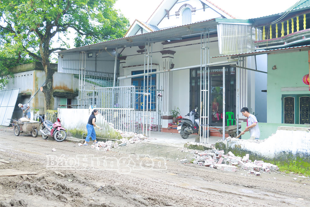 Các hộ dân thôn Minh Đức (xã Bắc Tiên Hưng) tự nguyện phá dỡ công trình, hiến đất mở rộng đường.