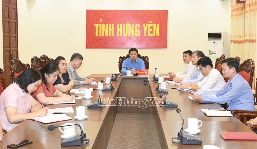 Đồng chí Trần Quốc Toản, Phó Bí thư Thường trực Tỉnh ủy và các đại biểu dự hội nghị tại điểm cầu Hưng Yên.