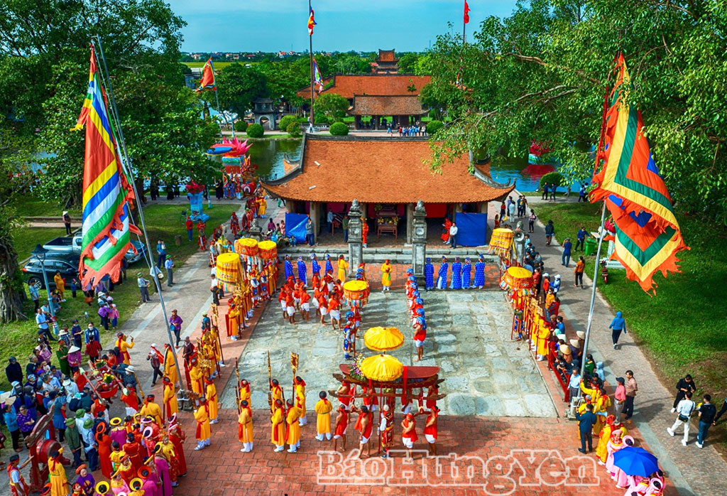 Rộn ràng lễ rước Đức Thánh Dương Không Lộ trong lễ hội chùa Keo mùa thu.