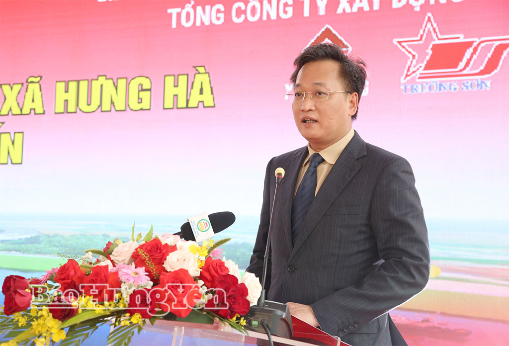 Đồng chí Nguyễn Hữu Nghĩa, Ủy viên Ban Chấp hành Trung ương Đảng, Bí thư Tỉnh ủy phát biểu tại lễ khởi công.