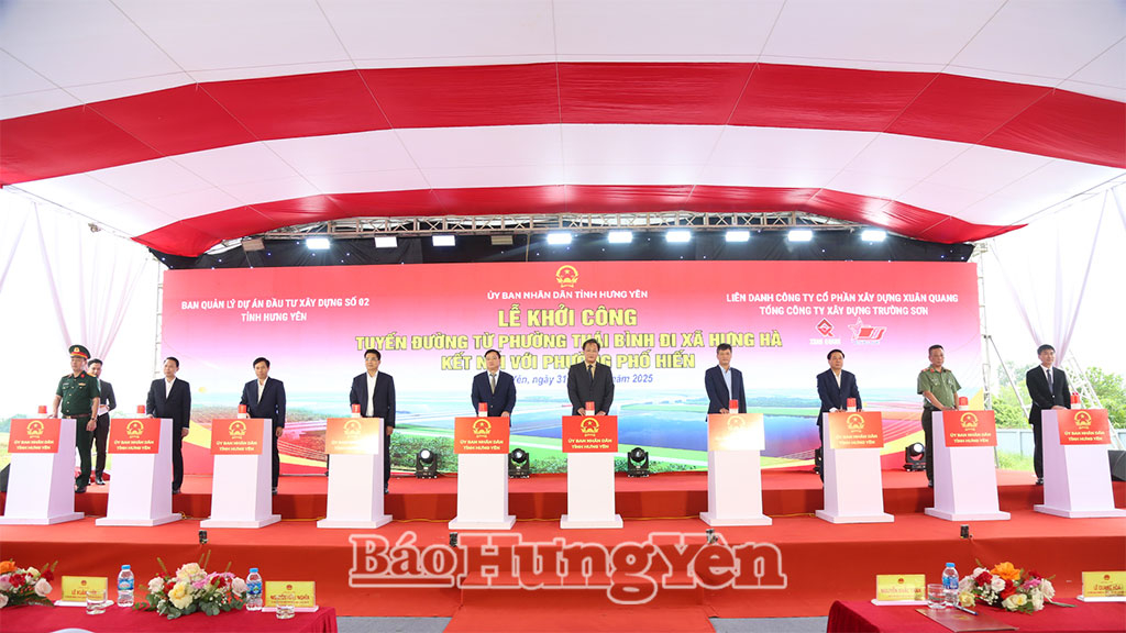 Các đồng chí: Nguyễn Hữu Nghĩa, Ủy viên Ban Chấp hành Trung ương Đảng, Bí thư Tỉnh ủy; Nguyễn Khắc Thận, Phó Bí thư Tỉnh ủy, Chủ tịch UBND tỉnh và đại biểu thực hiện nghi thức khởi công dự án.   (ẢNH ĐẠI DIỆN)