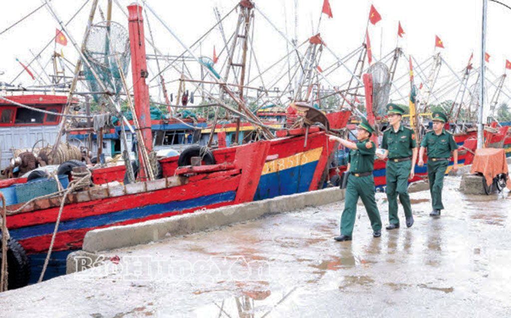 Cán bộ, chiến sĩ Bộ đội Biên phòng tỉnh tuần tra, kiểm soát, bảo vệ chủ quyền, an ninh biên giới vùng biển.