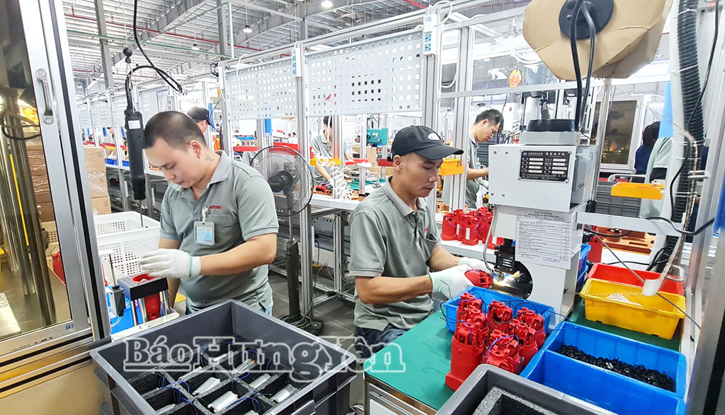 Sản xuất thiết bị điện cầm tay xuất khẩu ở Công ty TNHH Keystone Electrical Việt Nam, khu công nghiệp Liên Hà Thái.