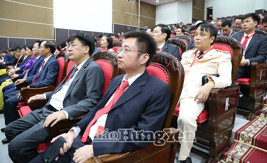 dai,bieu,du,dh4,11074002.jpg