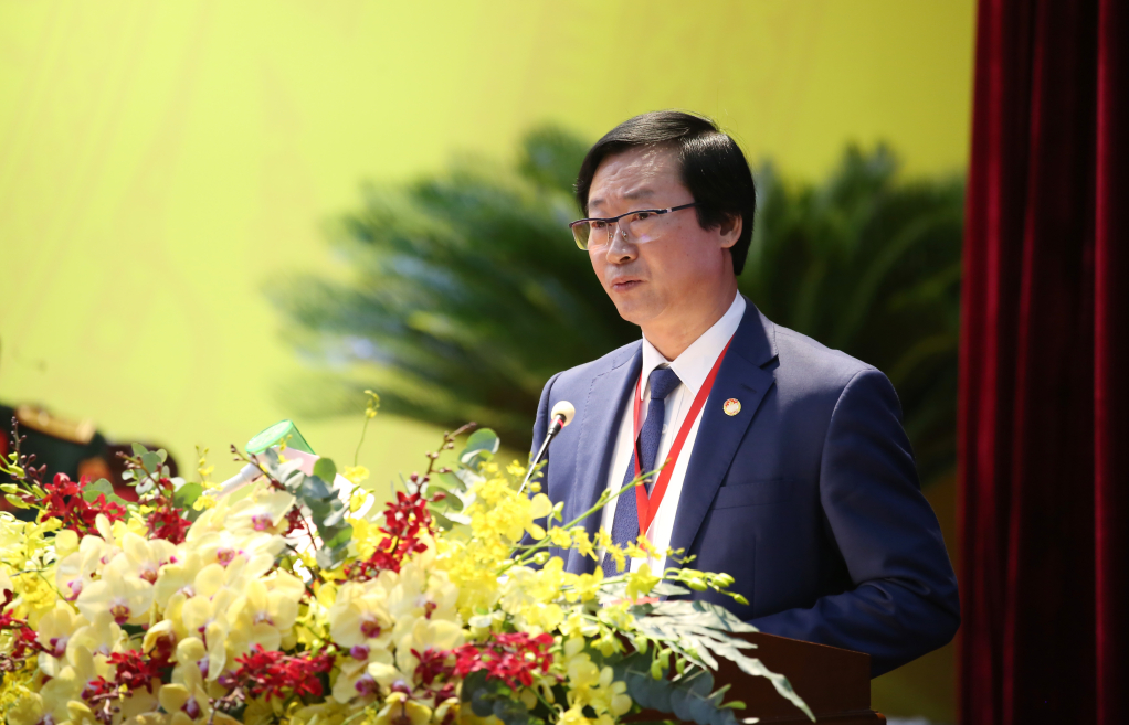 Đồng chí Nguyễn Bật Khánh, Tỉnh ủy viên, Phó Chủ tịch Ủy ban MTTQ Việt Nam tỉnh tham luận tại Đại hội với chủ đề: “Công tác tập hợp, xây dựng, phát huy sức mạnh đại đoàn kết toàn dân tộc; giám sát và phản biện xã hội, tham gia xây dựng Đảng, Nhà nước giai đoạn 2025 - 2030”.