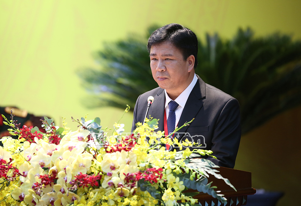 Đồng chí Hà Văn Trí, Bí thư Đảng ủy, Chủ tịch HĐND xã Nam Cường tham luận tại Đại hội với chủ đề: “Giải pháp phát triển kinh tế biển: xanh, bền vững, gắn với bảo vệ quốc phòng - an ninh khu vực biên giới biển”.