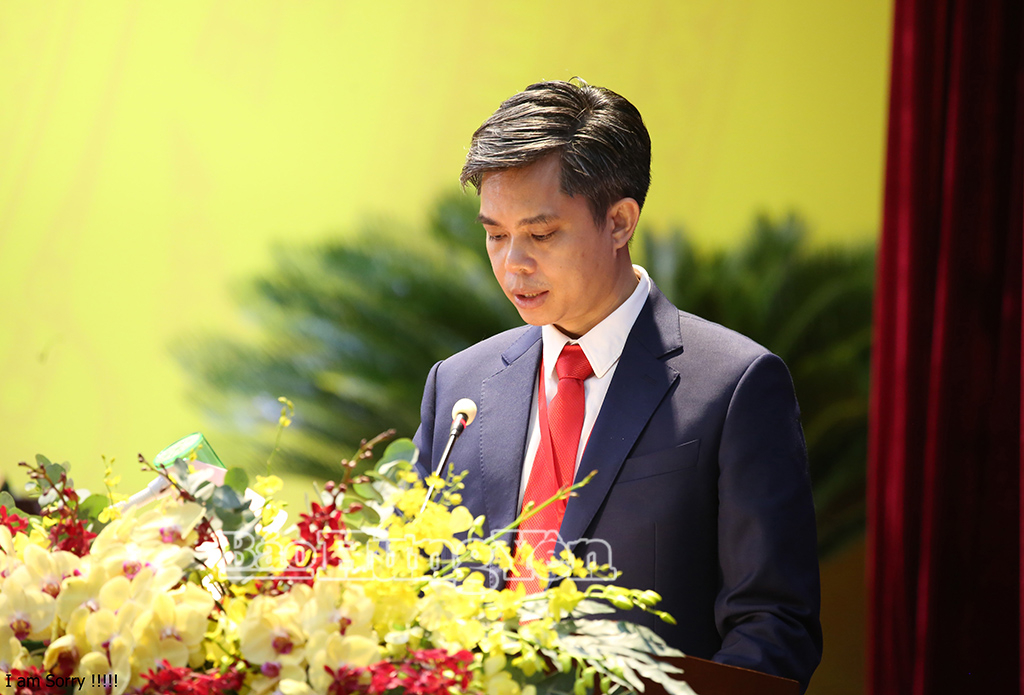 Đồng chí Nguyễn Văn Chiến, Ủy viên Ban Thường vụ Tỉnh ủy, Trưởng ban Tuyên giáo và Dân vân Tỉnh ủy hướng dẫn thảo luận tại Đại hội.