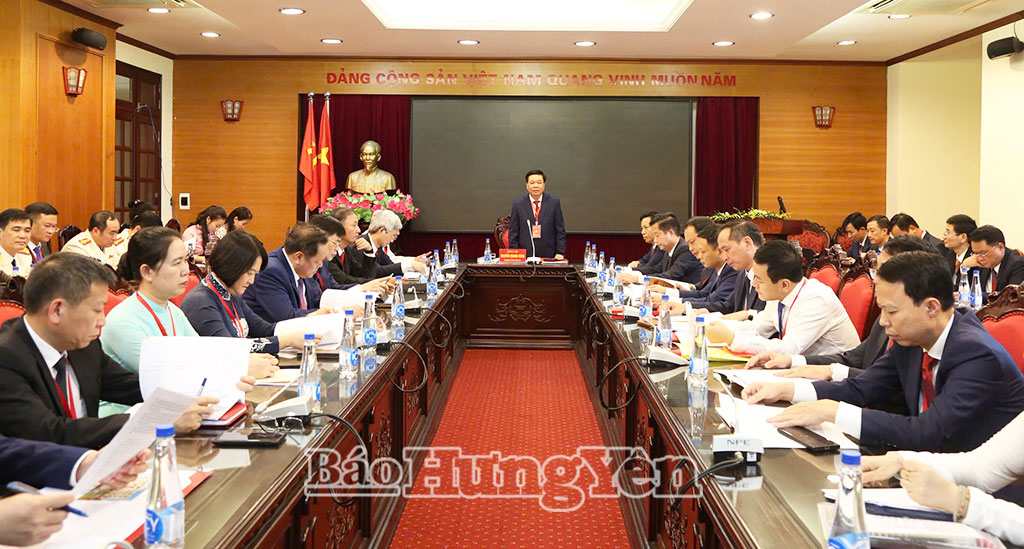 Đồng chí Nguyễn Quang Hưng, Ủy viên Ban Thường vụ Tỉnh ủy, Phó Chủ tịch thường trực UBND tỉnh, Phó Bí thư thường trực Đảng ủy UBND tỉnh, Tổ trưởng Tổ đại biểu số 2 điều hành thảo luận.