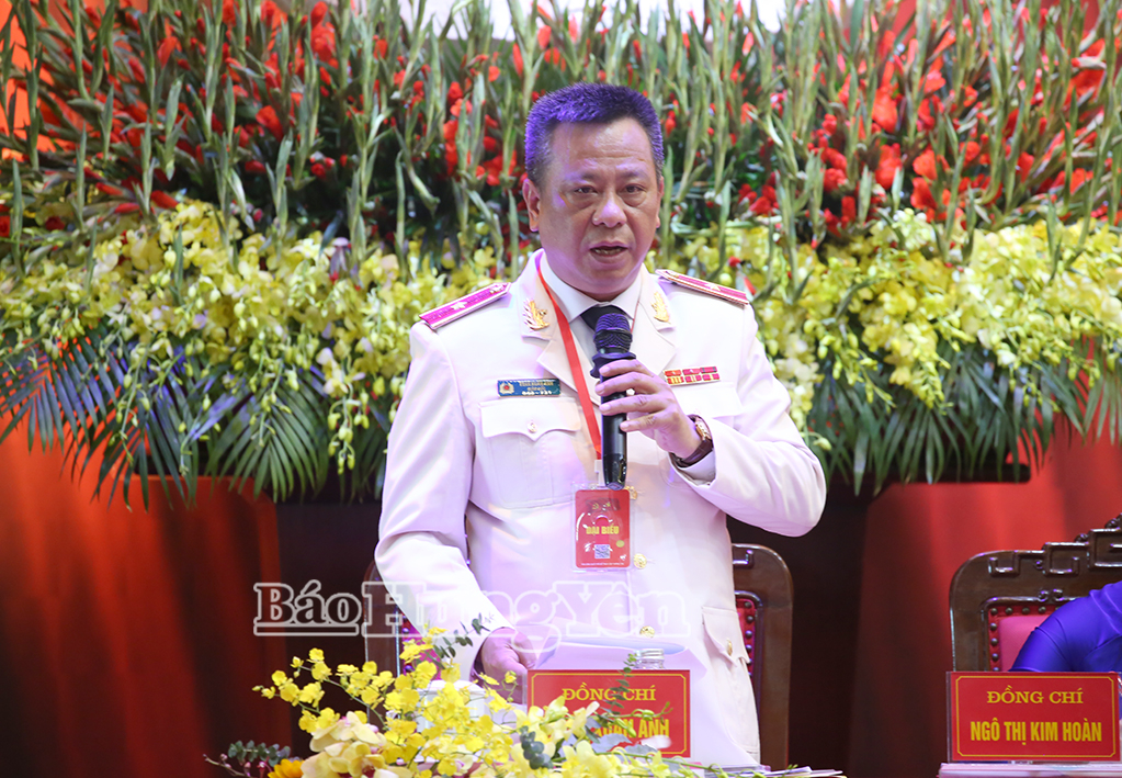 Thiếu tướng Trần Xuân Ánh, Ủy viên Ban Thường vụ Tỉnh ủy, Giám đốc Công an tỉnh điều hành thảo luận tại Đại hội.