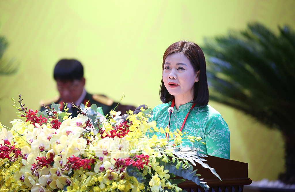 Đồng chí Đặng Thị Thu Hằng, Tỉnh ủy viên, Phó Trưởng ban Thường trực Ban Nội chính Tỉnh uỷ tham luận với chủ đề: “Tăng cường công tác phòng, chống tham nhũng, lãng phí, tiêu cực trên địa bàn tỉnh Hưng Yên, giai đoạn 2025 – 2030”.