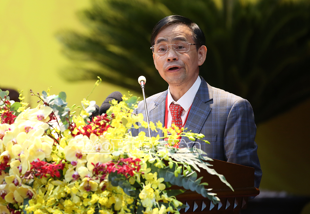 Đồng chí Phạm Xuân Thắng, Bí thư Đảng ủy, Chủ tịch HĐND xã Triệu Việt Vương tham luận với chủ đề: “Những giải pháp đột phá thúc đẩy phát triển kinh tế - xã hội nhanh, bền vững của xã Triệu Việt Vương”.