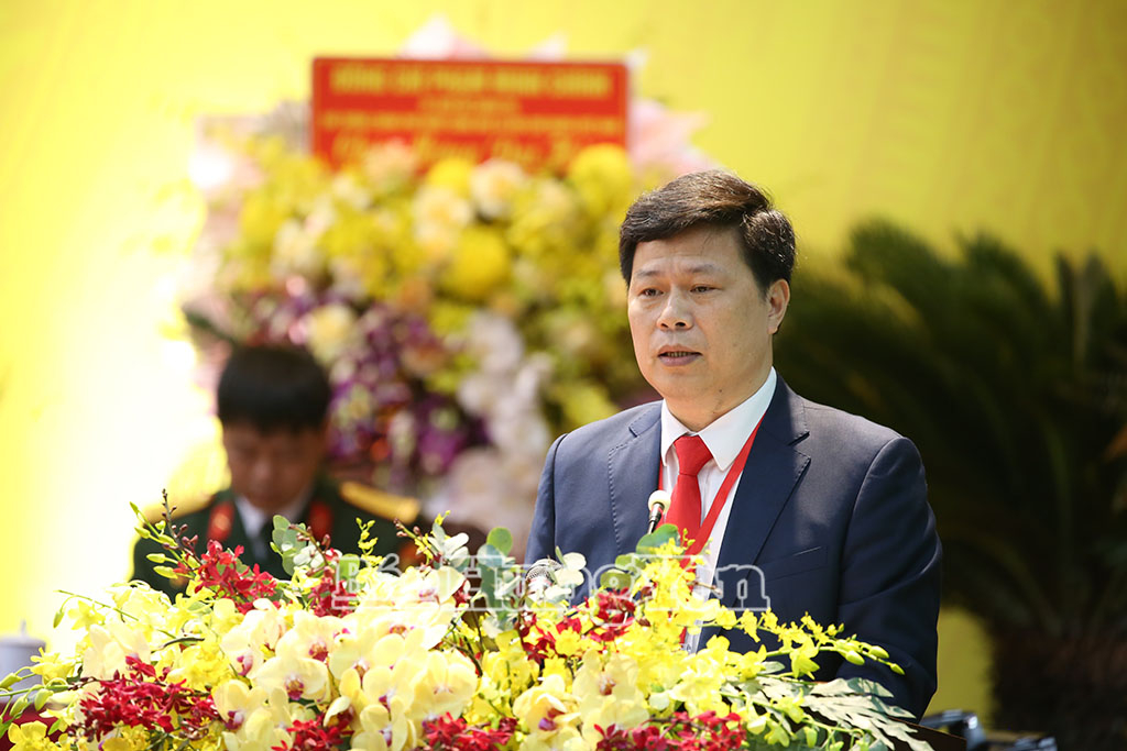Đồng chí Trần Quốc Toản, Phó Bí thư Thường trực Tỉnh ủy trình bày Báo cáo chính trị tại Đại hội.
