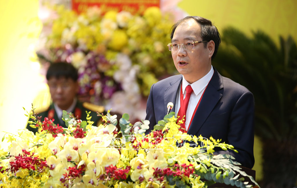 Đồng chí Nguyễn Khả Phúc, Bí thư Đảng ủy, Chủ tịch HĐND phường Phố Hiến tham luận nội dung: “Đảng bộ phường Phố Hiến đổi mới và nâng cao năng lực lãnh đạo của Đảng góp phần xây dựng Đảng bộ phường trong sạch, vững mạnh trong điều kiện mới”.