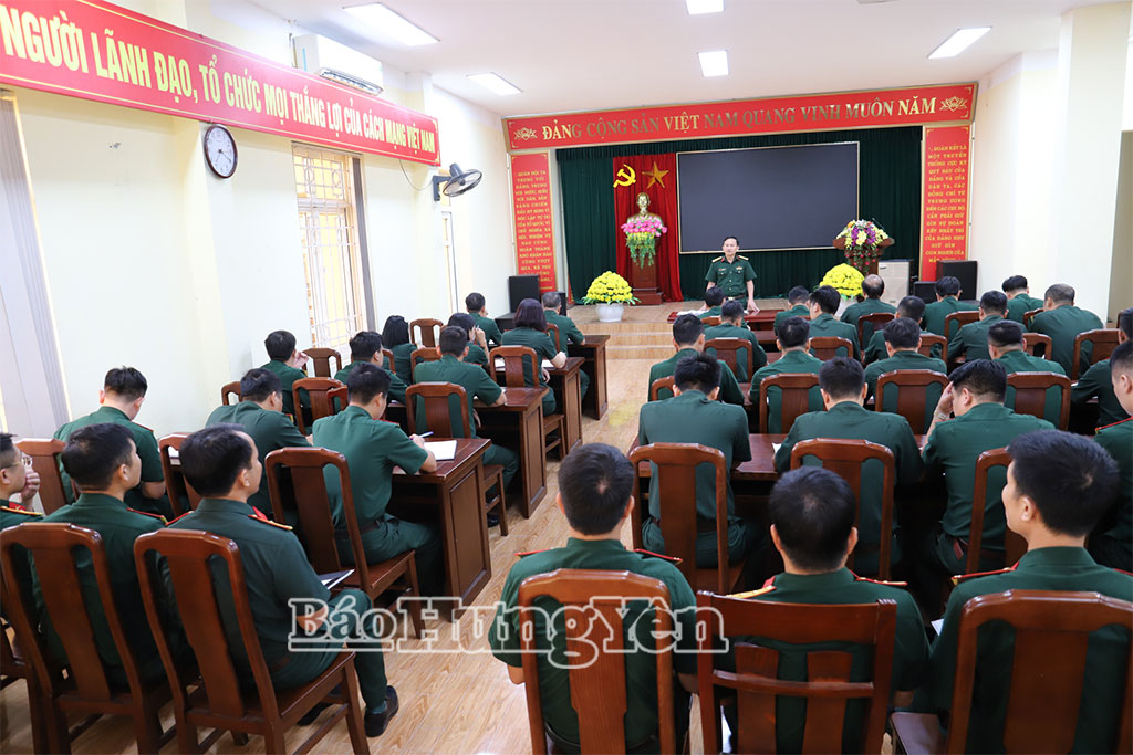 Lãnh đạo Ban Chỉ huy Phòng thủ khu vực I - Yên Mỹ thông tin về Đại hội đại biểu Đảng bộ tỉnh lần thứ I, nhiệm kỳ 2025 - 2030