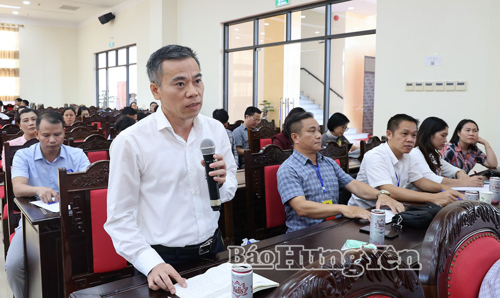 Đại diện Thông tấn xã Việt Nam đặt câu hỏi tại buổi báo.