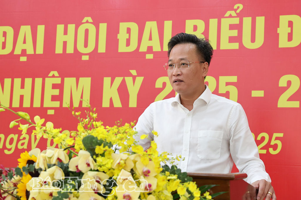 Đồng chí Bí thư Tỉnh ủy Nguyễn Hữu Nghĩa phát biểu tại buổi họp báo.