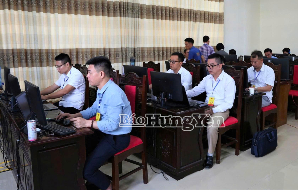 Trung tâm Báo chí của Đại hội bố trí hệ thống máy tính kết nối internet, các phần mềm chuyên dụng và kho dữ liệu dùng chung thuận lợi cho các nhà báo khai thác phục vụ tuyên truyền.