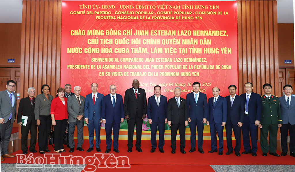 Chủ tịch UBND tỉnh Nguyễn Khắc Thận cùng các đại biểu và Đoàn đại biểu cấp cao Quốc hội Cuba.