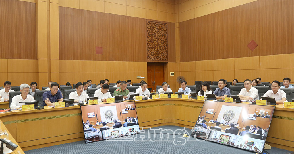 Các đại biểu dự phiên họp.