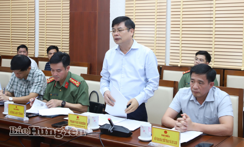 Phó Chủ tịch UBND tỉnh Phạm Văn Nghiêm phát biểu tại buổi làm việc.
