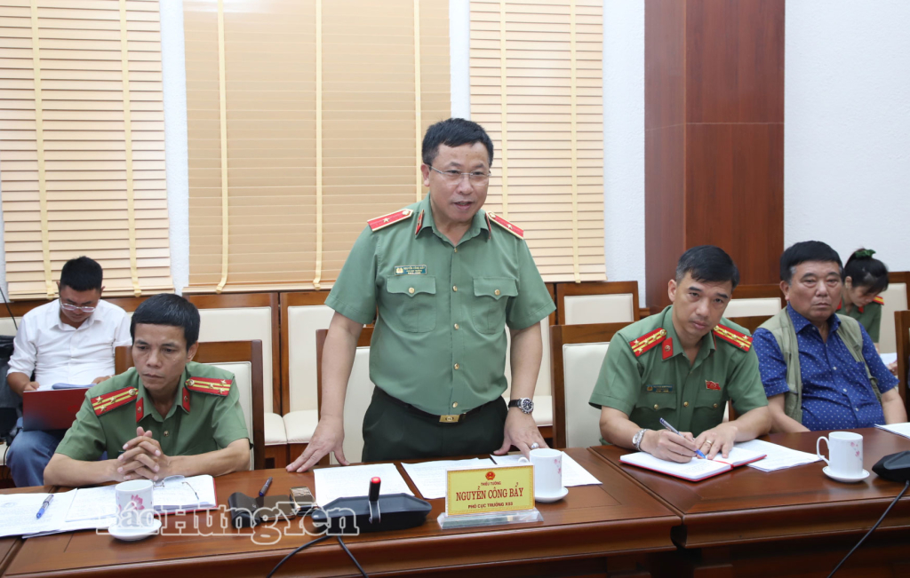 Thiếu tướng Nguyễn Công Bẩy, Phó Cục trưởng Cục Công tác chính trị phát biểu tại buổi làm việc.
