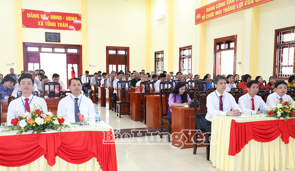 Đồng chí Trưởng ban Tuyên giáo và Dân vận Tỉnh ủy Nguyễn Văn Chiến và các đại biểu dự Đại hội MTTQ Việt Nam xã Tống Trân.