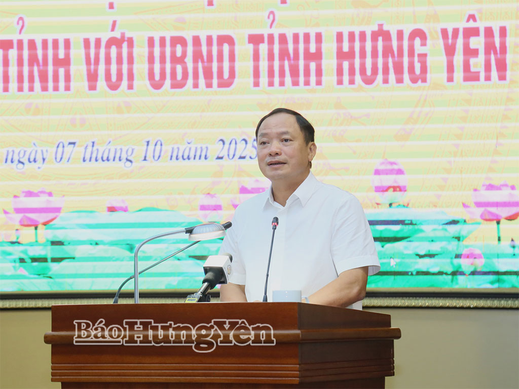 Đồng chí Trần Quốc Văn, Phó Bí thư Tỉnh ủy, Chủ tịch HĐND tỉnh phát biểu tại hội nghị.