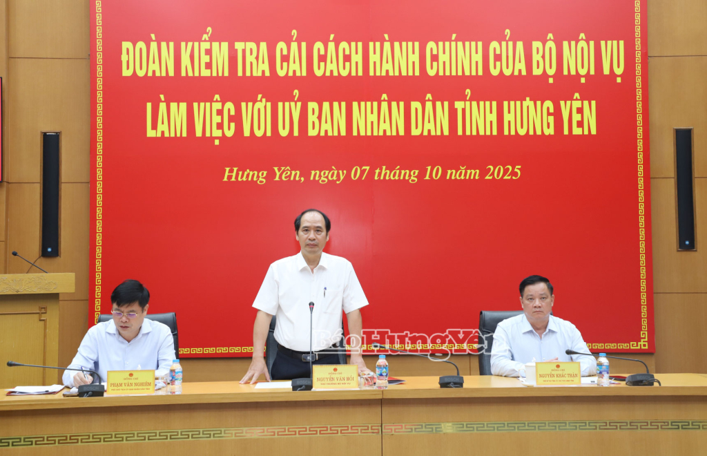 Đồng chí Nguyễn Văn Hồi, Thứ trưởng Bộ Nội vụ phát biểu tại buổi làm việc.