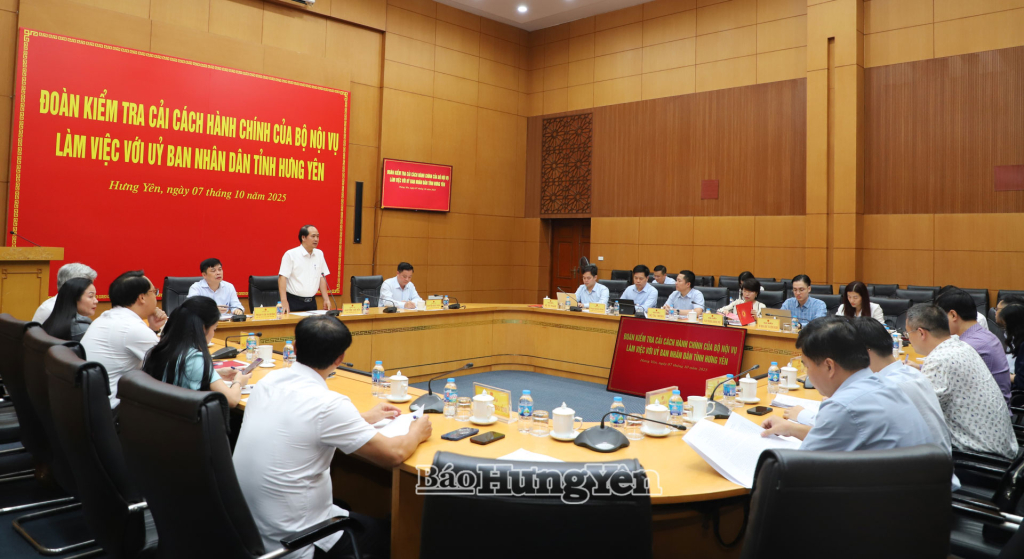 Quang cảnh buổi làm việc.
