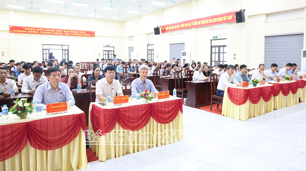 Hội nghị tiếp xúc cử tri tại xã Nguyễn Văn Linh.