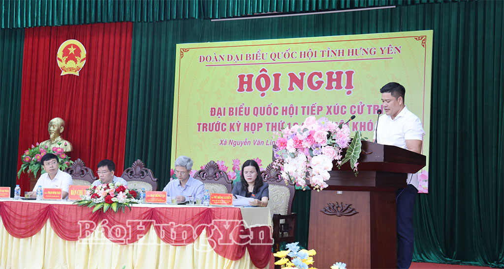 Cử tri nêu kiến nghị với Đoàn đại biểu Quốc hội tỉnh.