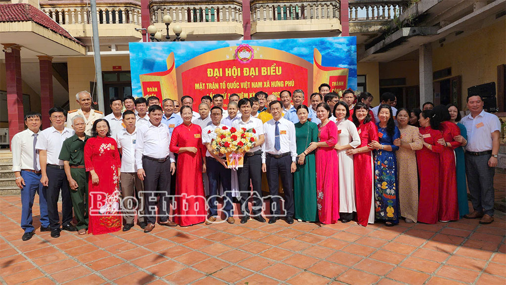 Ủy ban MTTQ Việt Nam xã Hưng Phú khóa I, nhiệm kỳ 2025 – 2030 ra mắt tại Đại hội.