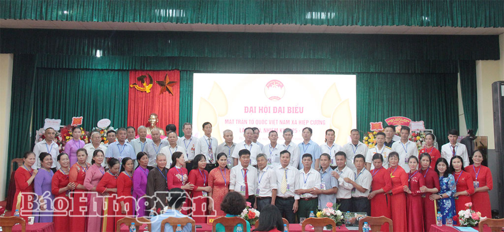 Ủy ban MTTQ Việt Nam xã nhiệm kỳ 2025 - 2030 ra mắt Đại hội.
