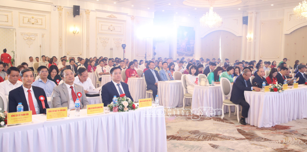 Các đại biểu dự hội nghị.