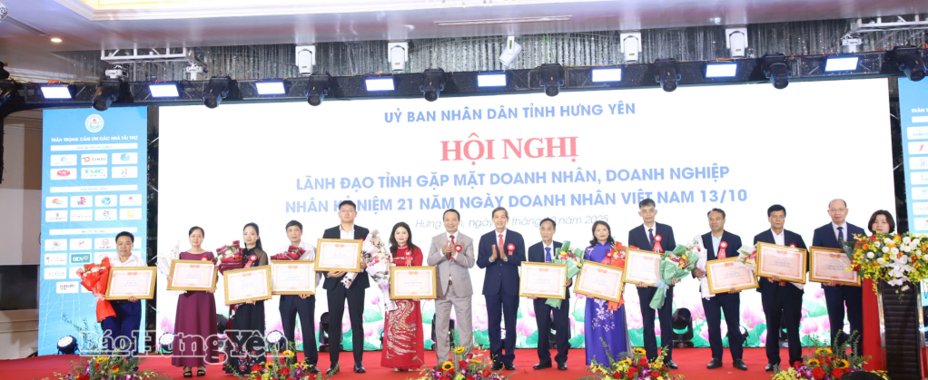 Các tập thể, cá nhân có thành tích xuất sắc được nhận Bằng khen của Chủ tịch Liên đoàn Thương mại và Công nghiệp. Việt Nam.
