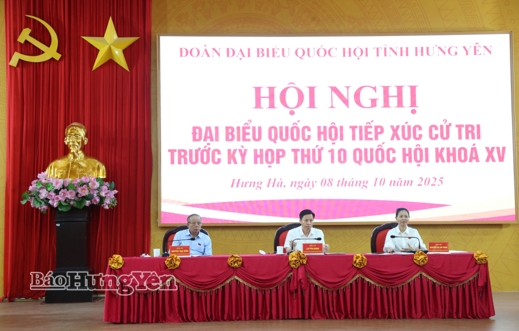 Đại biểu Quốc hội tỉnh dự hội nghị tiếp xúc cử tri tại xã Hưng Hà.