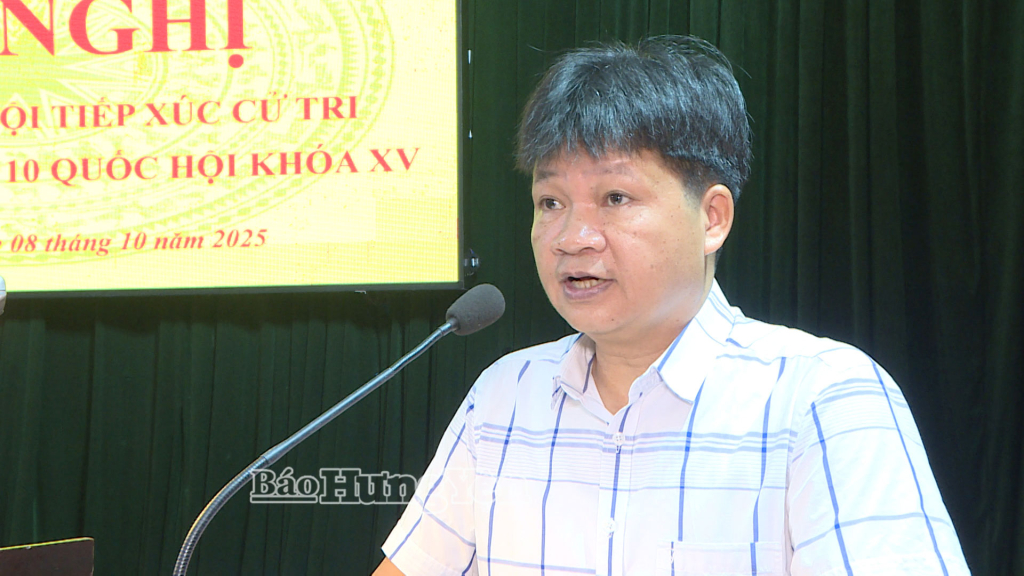 Cử tri xã Đông Hưng phát biểu ý kiến tại hội nghị.