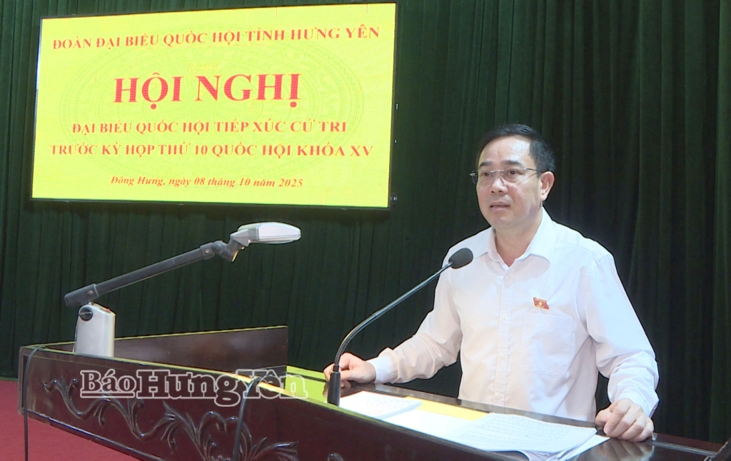 Đồng chí Nguyễn Văn Huy, Phó Trưởng đoàn chuyên trách Đoàn đại biểu Quốc hội tỉnh phát biểu tại hội nghị.
